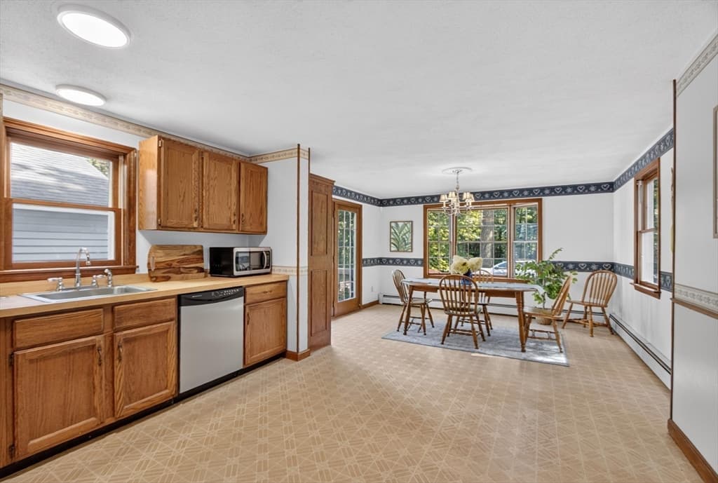 240 Taylor St, Littleton MA 01460 photo 9