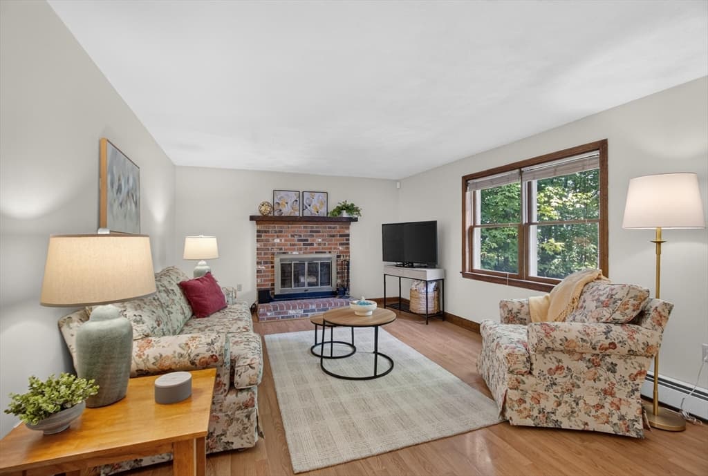 240 Taylor St, Littleton MA 01460 photo 4
