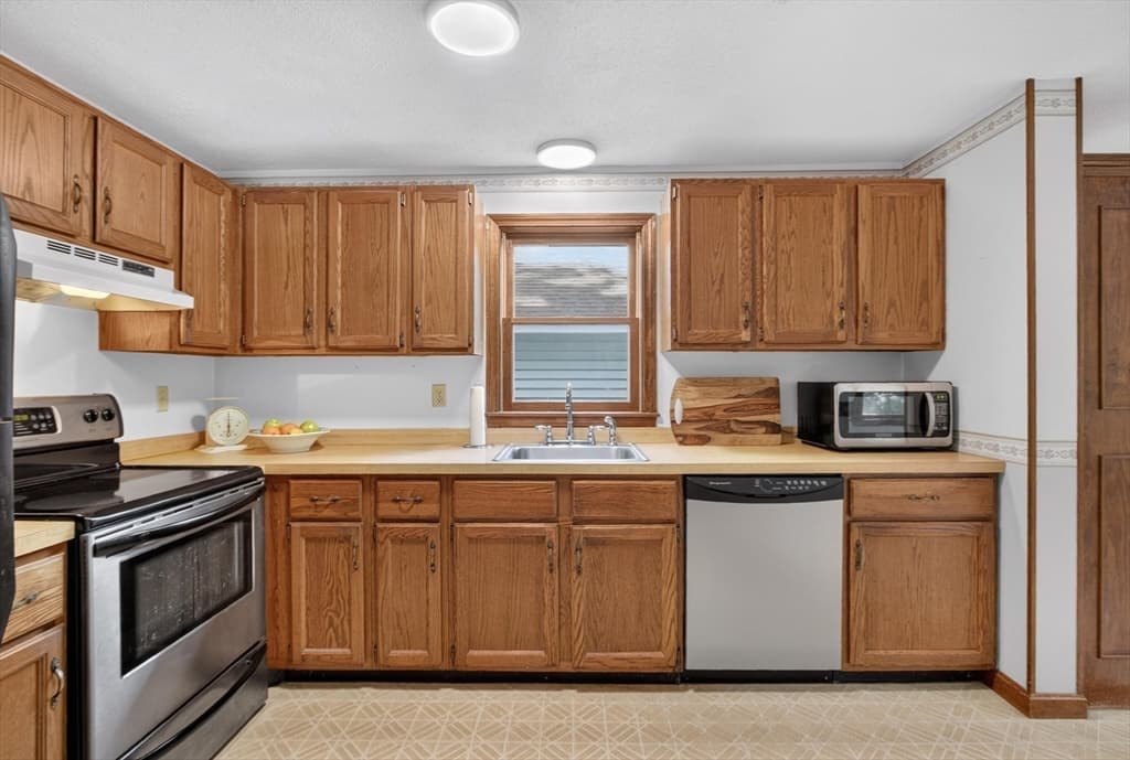 240 Taylor St, Littleton MA 01460 photo 8