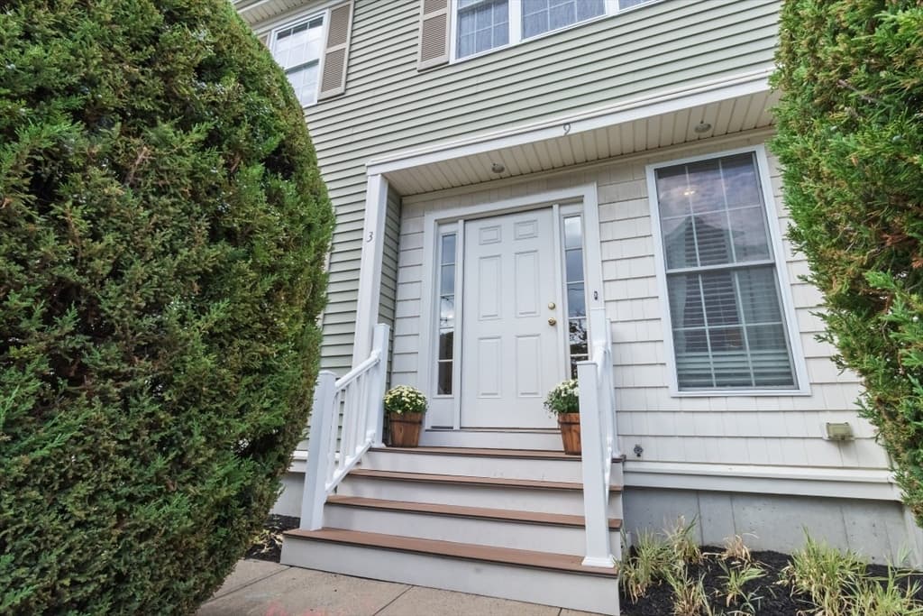 9 Russell St # 3, Waltham MA 02453 photo 2