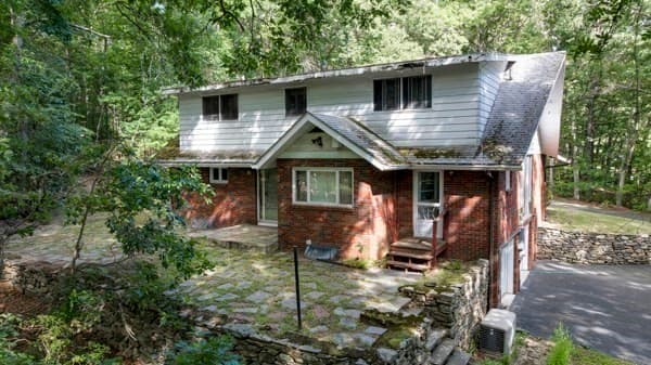 Single Family Residence at 126 Upper Gore Rd, Webster MA 01570, Webster, photo 5 of 7