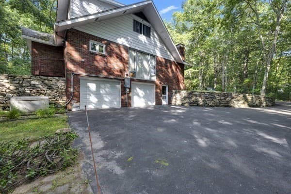 Single Family Residence at 126 Upper Gore Rd, Webster MA 01570, Webster, photo 4 of 7