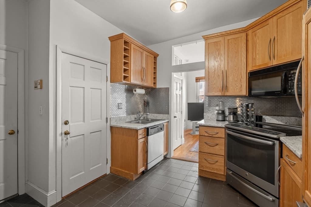 162 Endicott St # 2, Boston MA 02113 photo 3