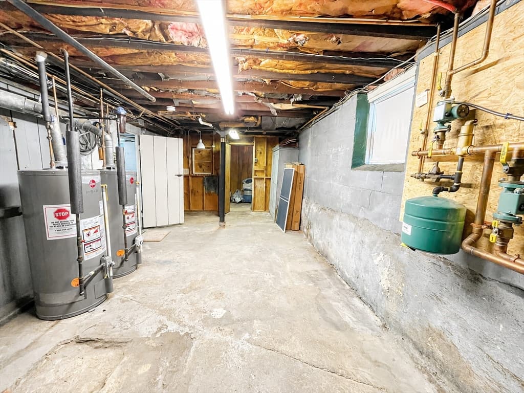 559-561 S Almond St, Fall River MA 02724 photo 27