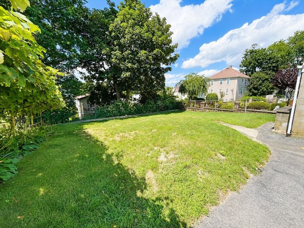 559-561 S Almond St, Fall River MA 02724 photo 6