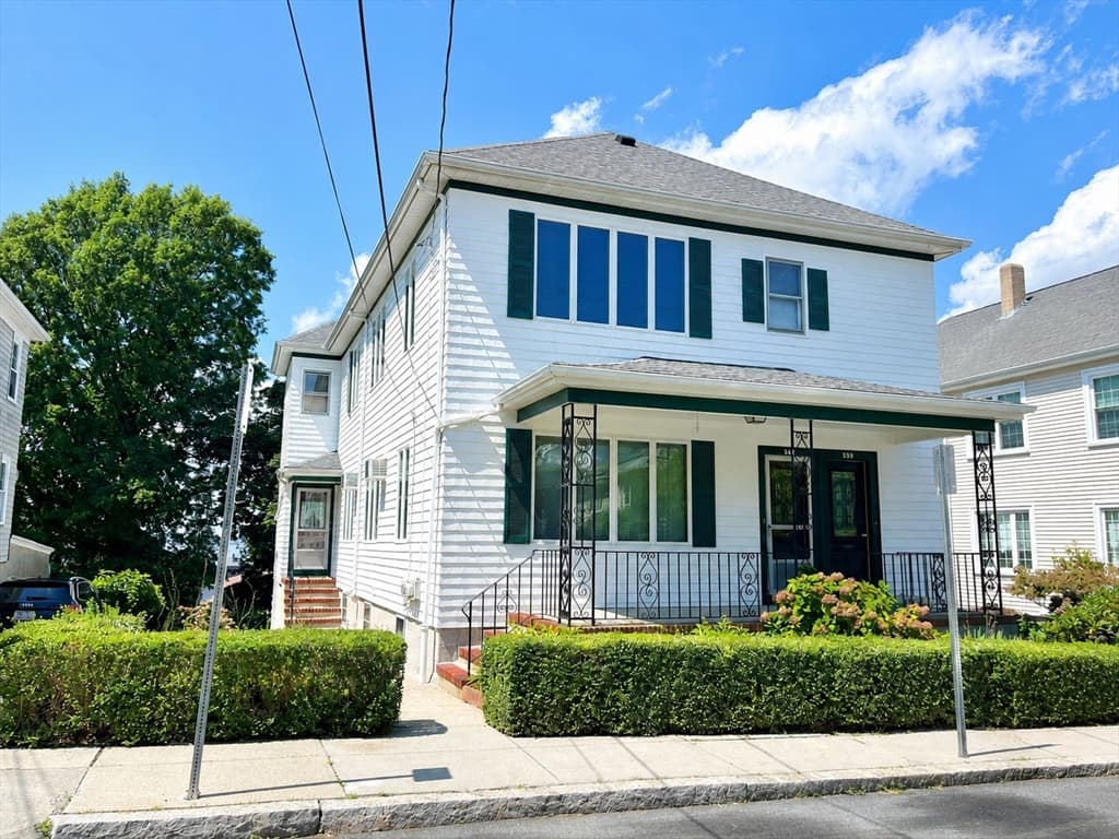 559-561 S Almond St, Fall River MA 02724