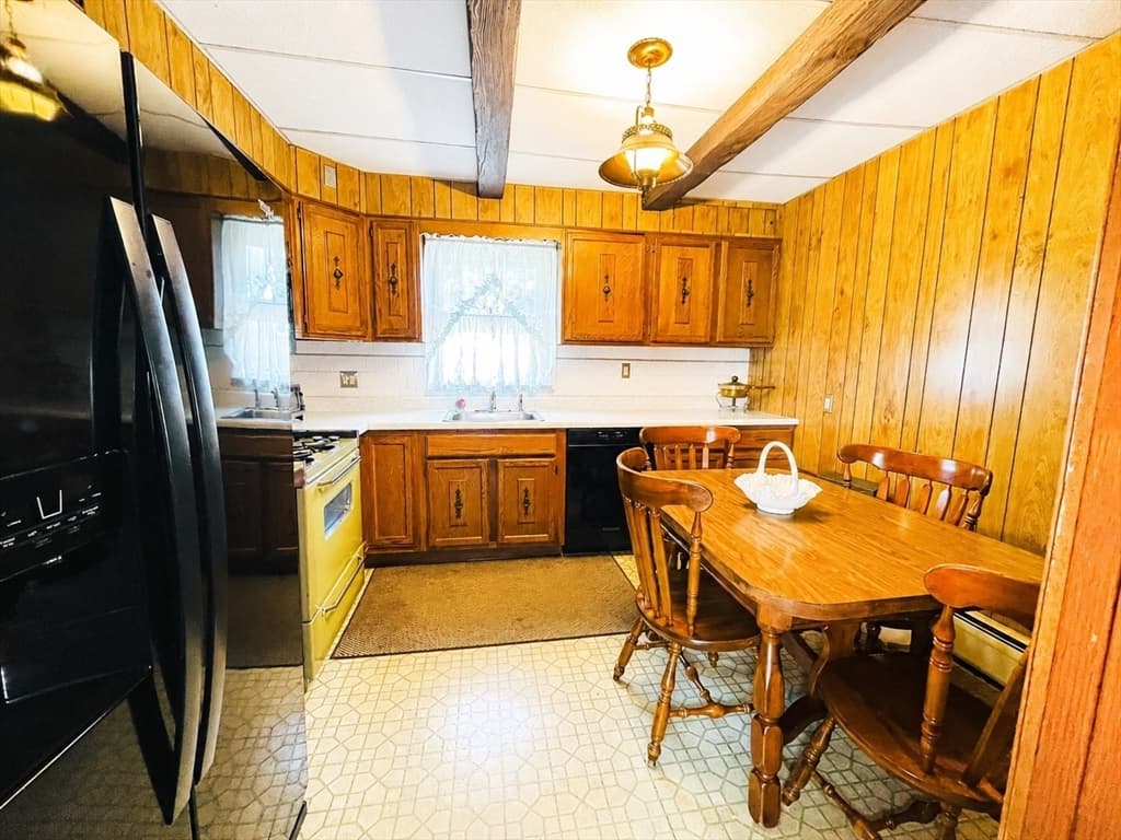 559-561 S Almond St, Fall River MA 02724 photo 19