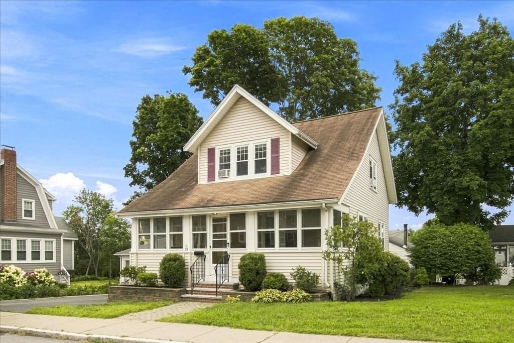 24 Nichols St, Norwood MA 02062 photo 2