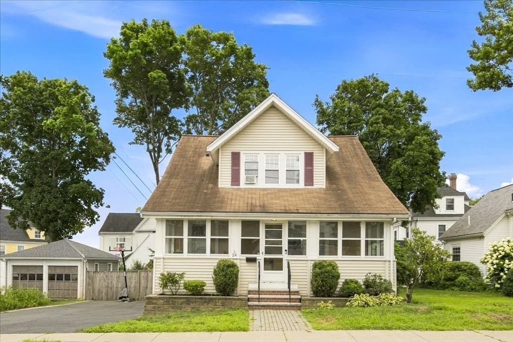24 Nichols St, Norwood MA 02062 photo 3
