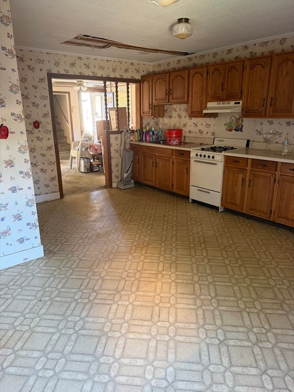 Single Family Residence at 21 Everett St, Fall River MA 02723, Fall River, photo 6 of 25