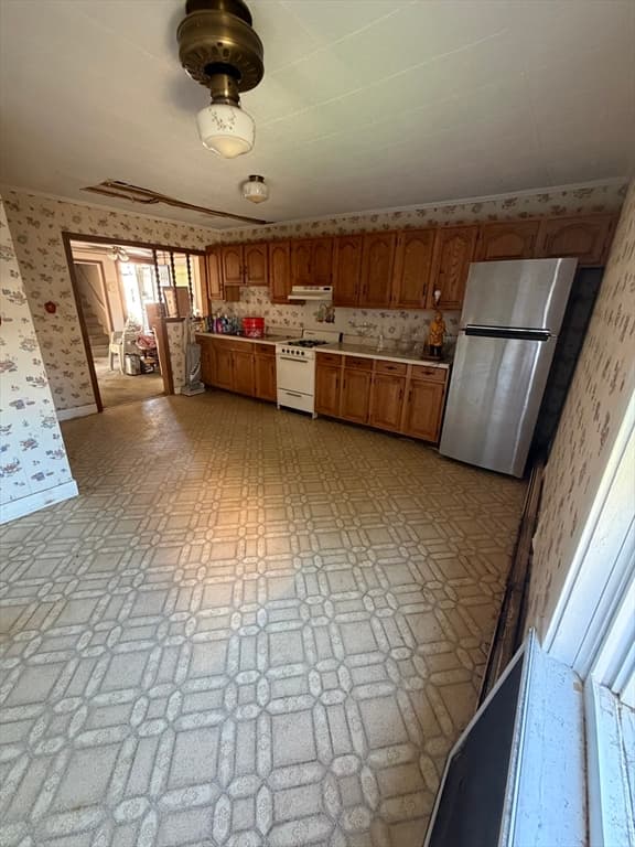 Single Family Residence at 21 Everett St, Fall River MA 02723, Fall River, photo 5 of 25