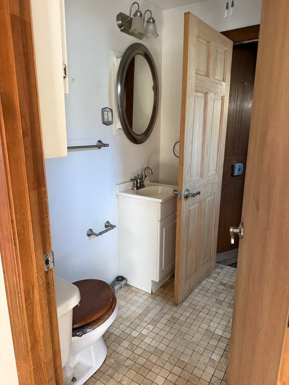 Single Family Residence at 21 Everett St, Fall River MA 02723, Fall River, photo 10 of 25