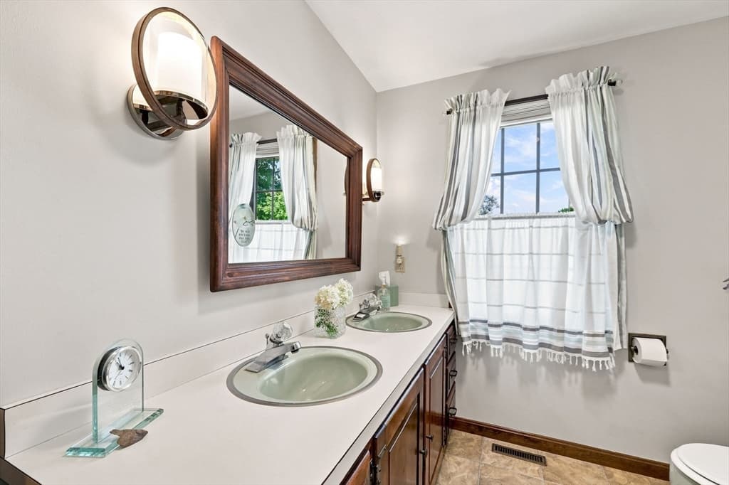 310 Briarwood Avenue, Southbridge MA 01550 photo 30