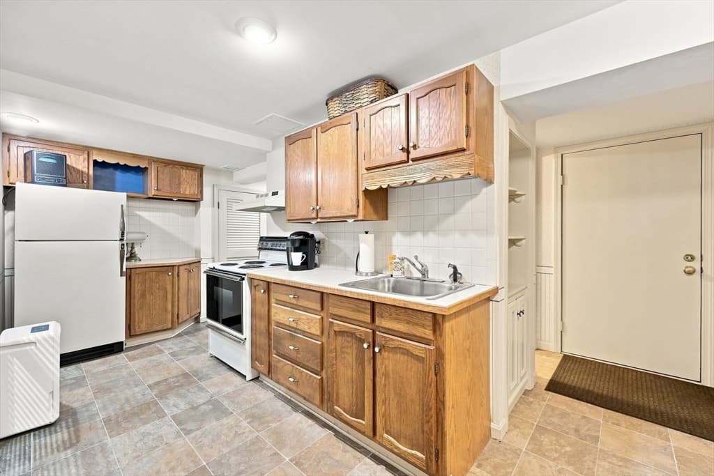 310 Briarwood Avenue, Southbridge MA 01550 photo 34