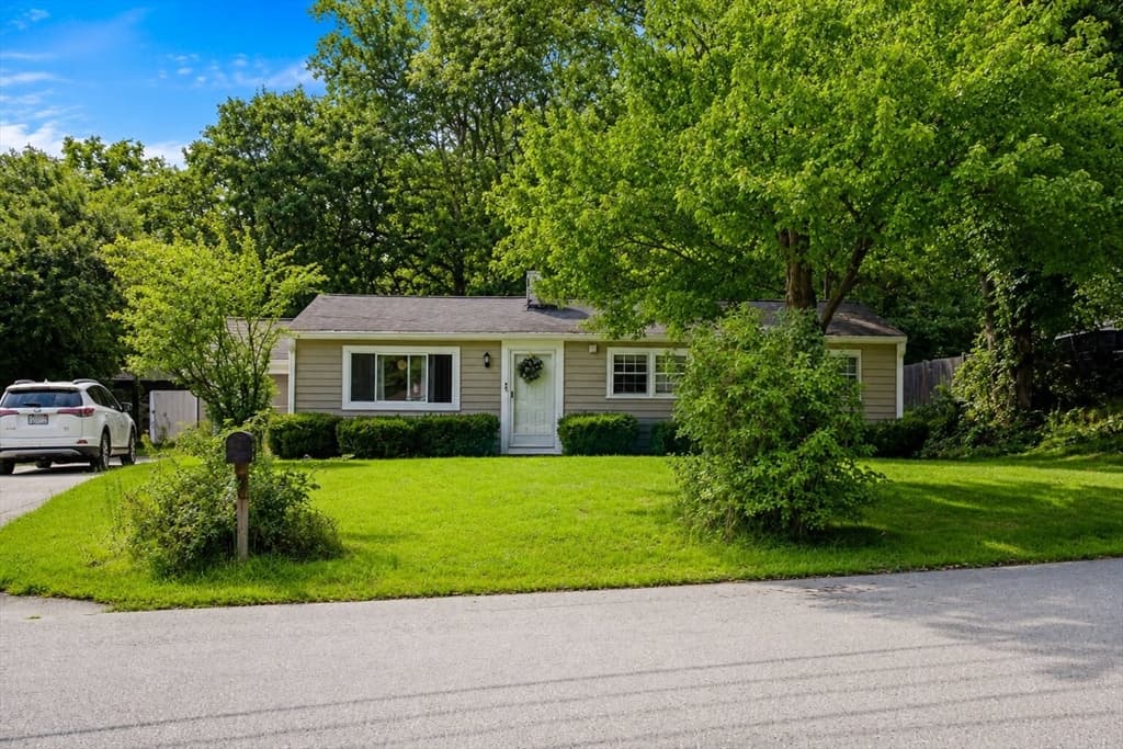 61 Douglas Drive, Bellingham MA 02019 photo 2