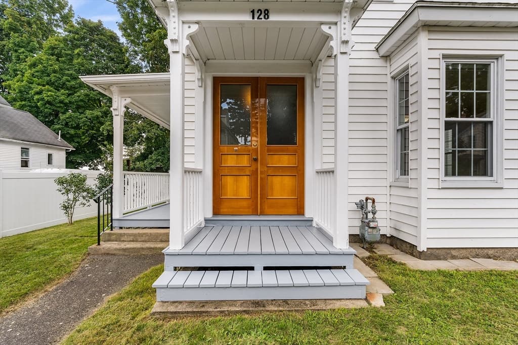 128 W Spruce St, Milford MA 01757 photo 2