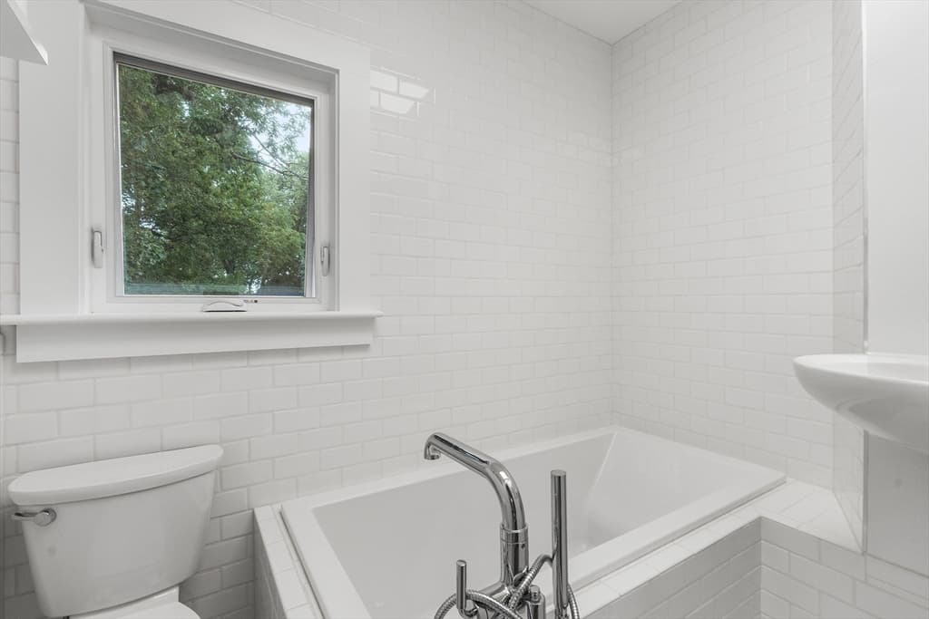 128 W Spruce St, Milford MA 01757 photo 13