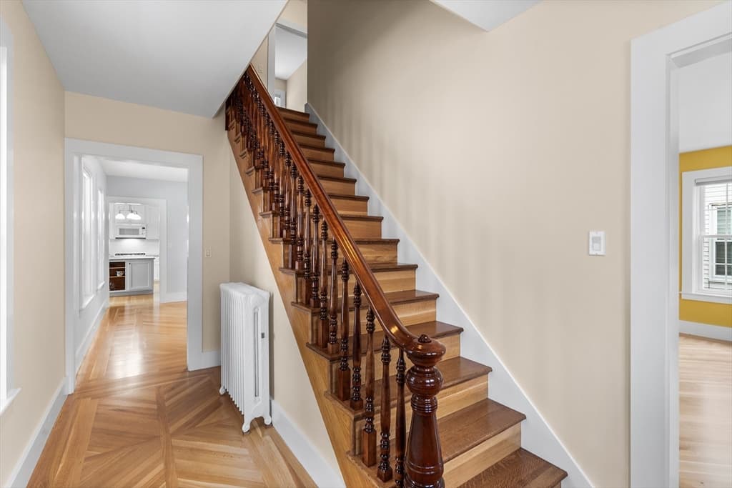 128 W Spruce St, Milford MA 01757 photo 3