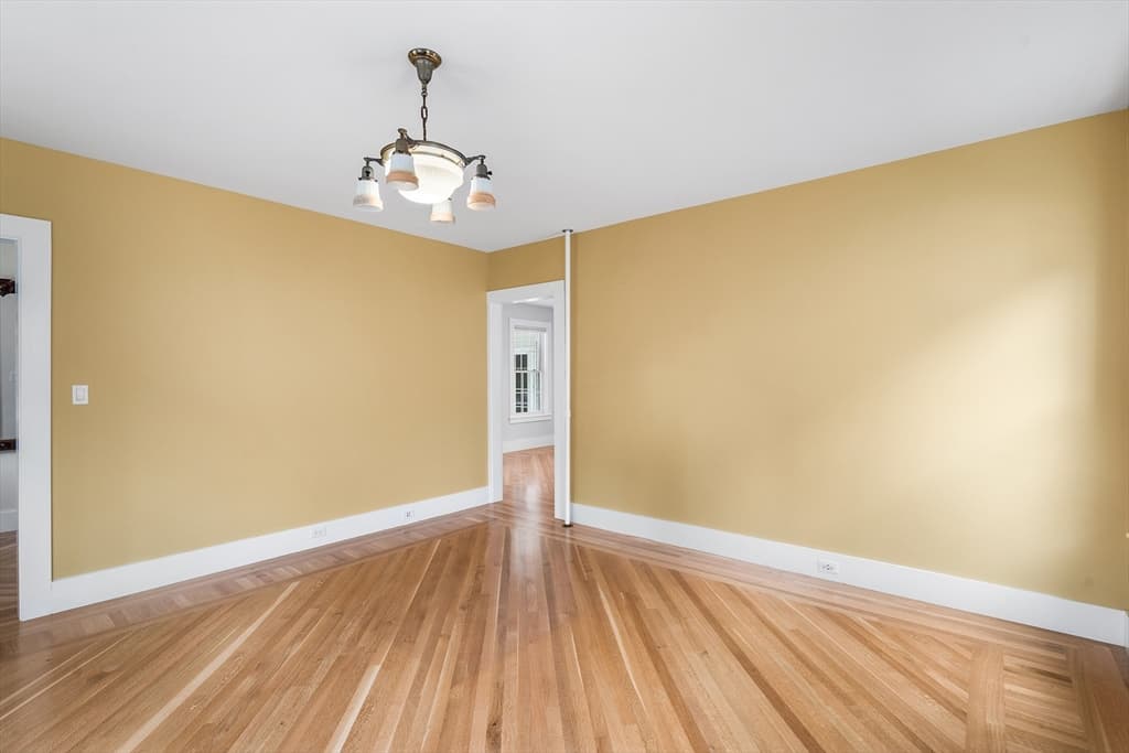 128 W Spruce St, Milford MA 01757 photo 5