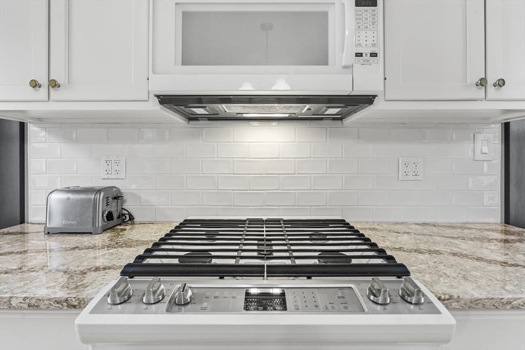 128 W Spruce St, Milford MA 01757 photo 11