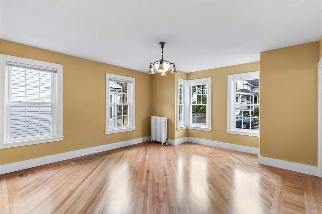 128 W Spruce St, Milford MA 01757 photo 4