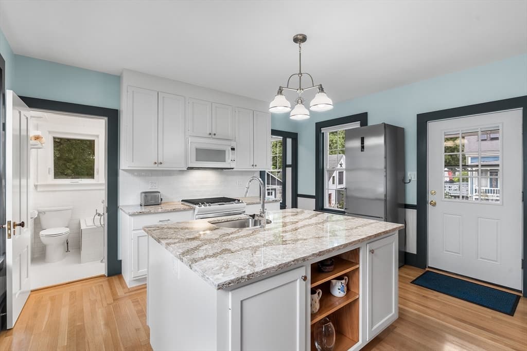 128 W Spruce St, Milford MA 01757 photo 8