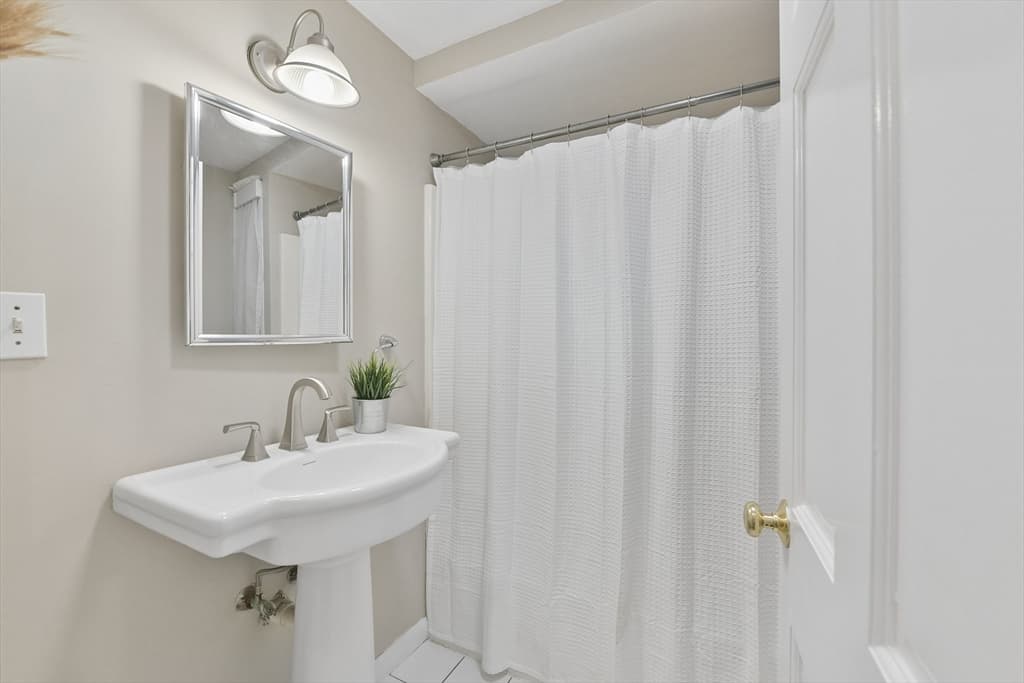 54 Gainsville Rd, Dedham MA 02026 photo 27