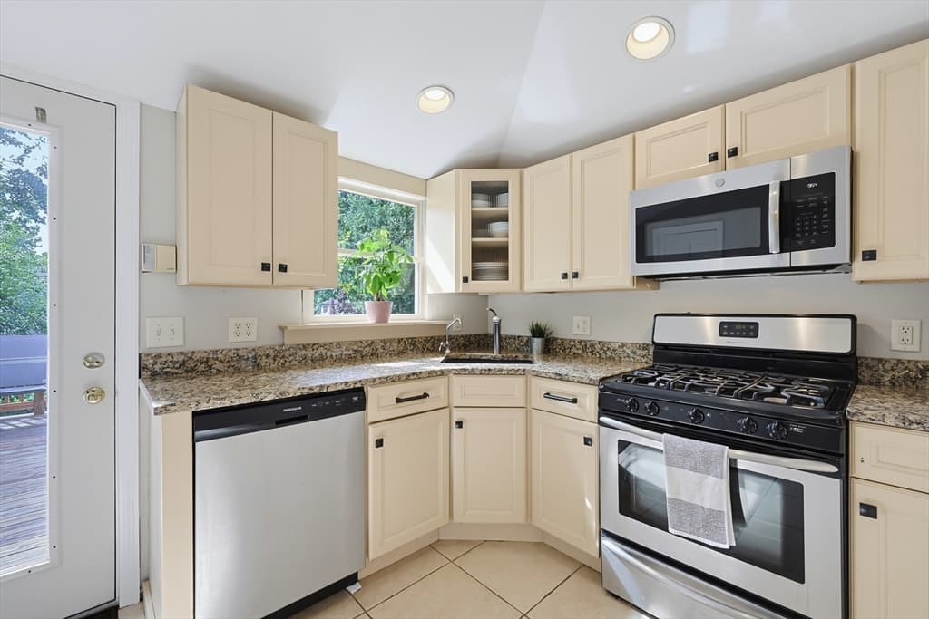 54 Gainsville Rd, Dedham MA 02026 photo 9