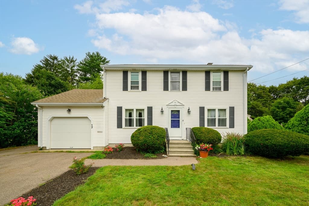 17 Woodlawn Ave, Holbrook MA 02343