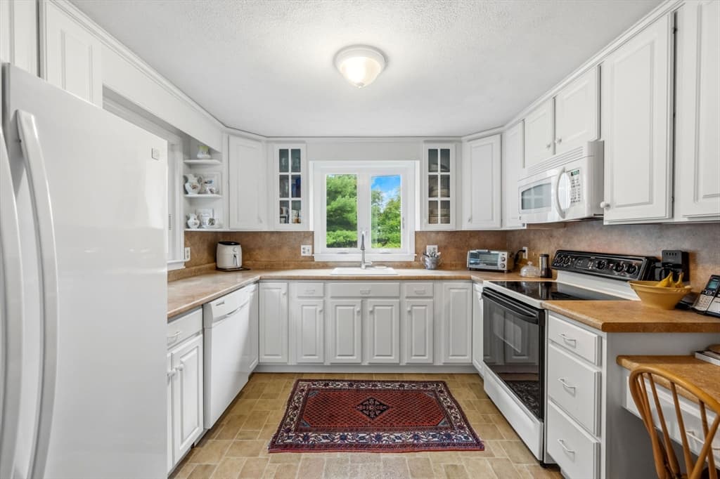17 Woodlawn Ave, Holbrook MA 02343 photo 11