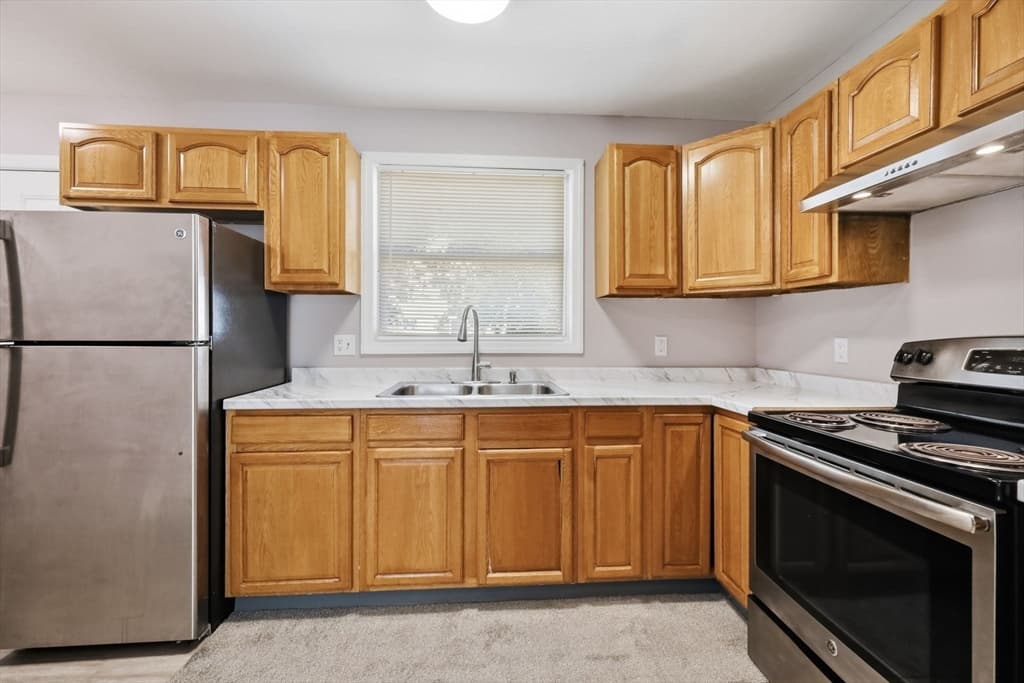 104-106 Quincy St, Springfield MA 01109 photo 4