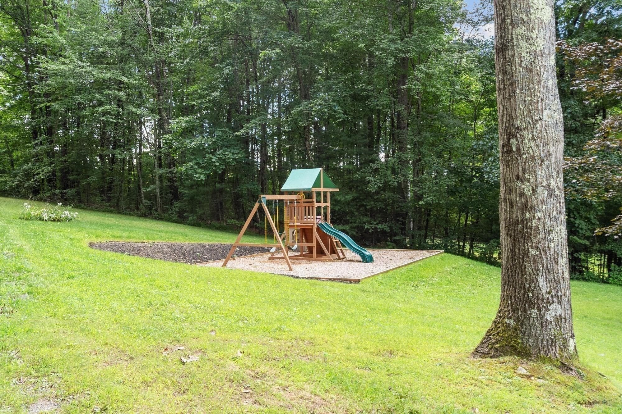 Single Family Residence at 44 W Brookfield Rd, North Brookfield MA 01535, North Brookfield, photo 32 of 36