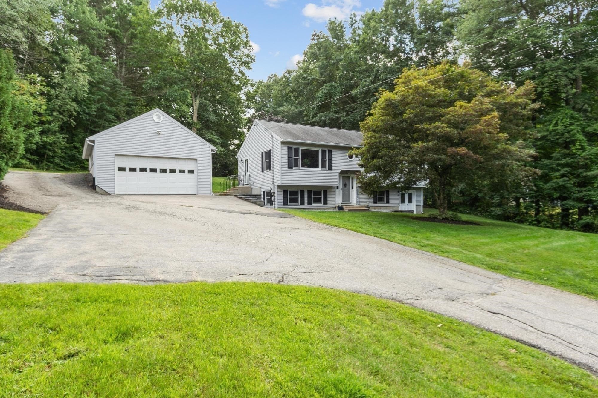 44 W Brookfield Rd, North Brookfield MA 01535