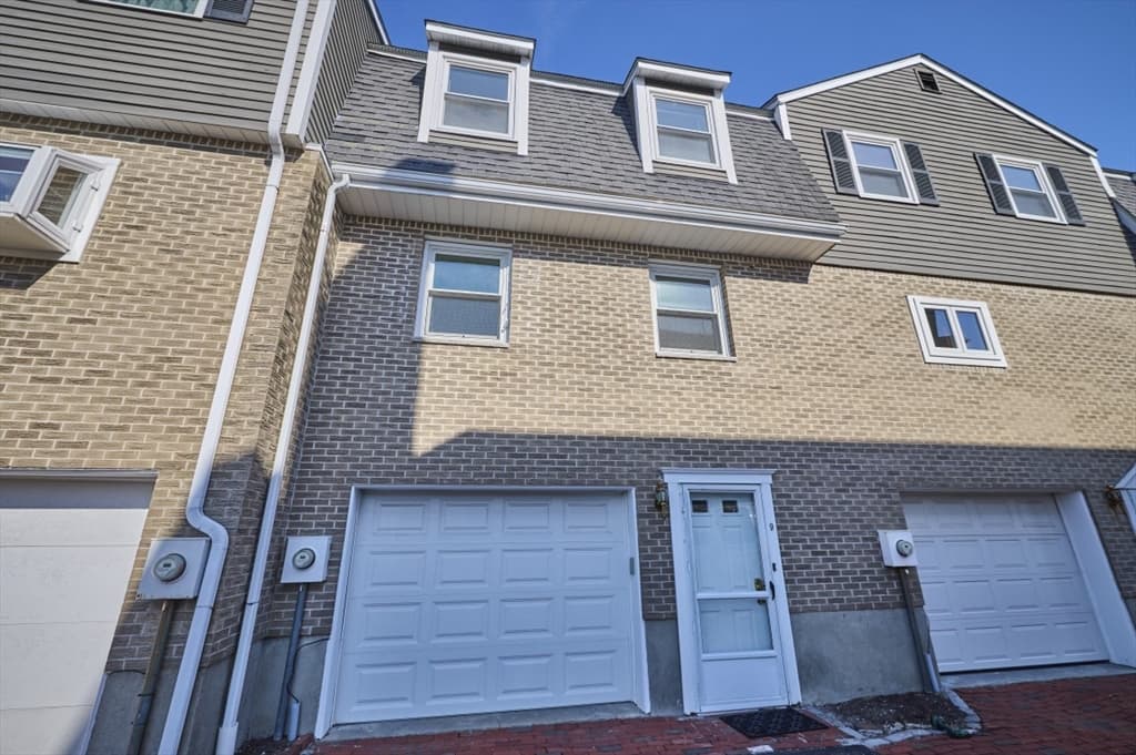 9 Circuit Ln # 9, Watertown MA 02472