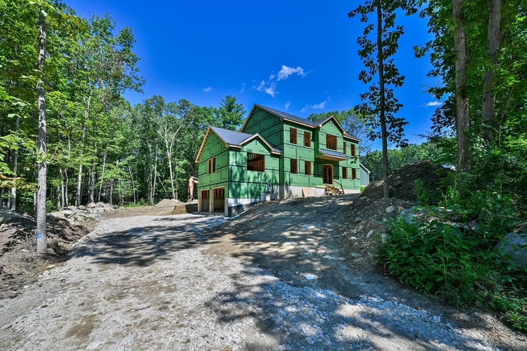 35 Sawmill Rd, Dudley MA 01571