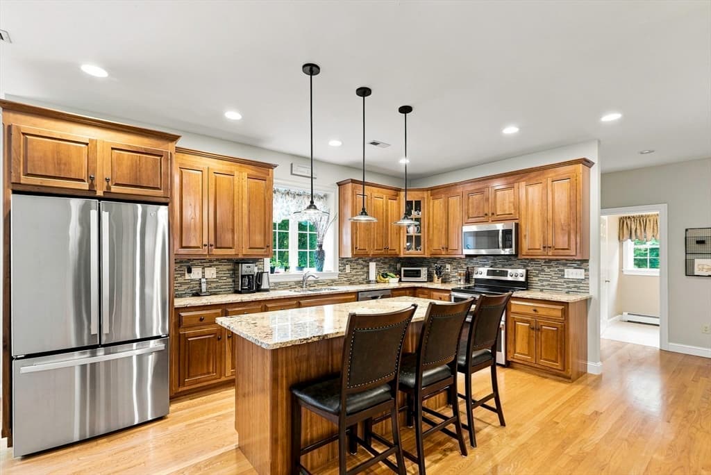 161 South St, Upton MA 01568 photo 6