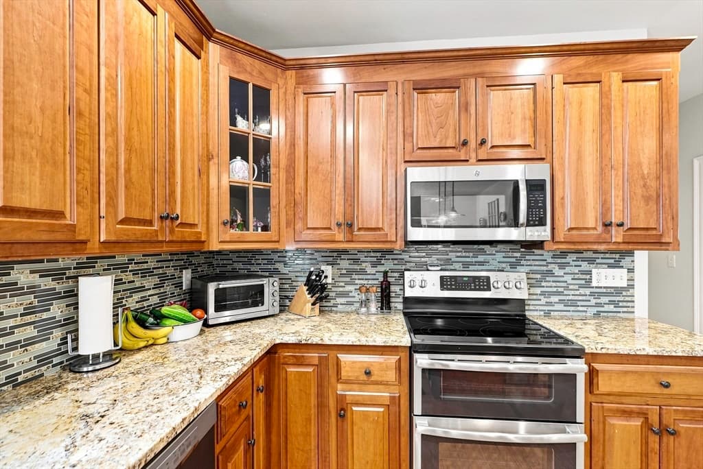 161 South St, Upton MA 01568 photo 7