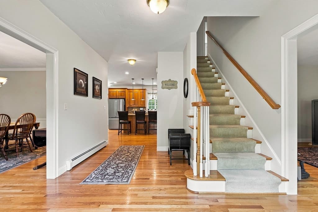 161 South St, Upton MA 01568 photo 3