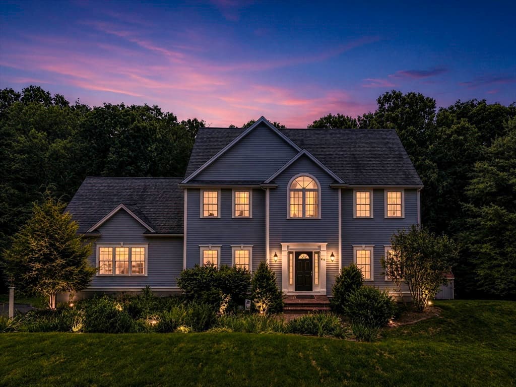 161 South St, Upton MA 01568