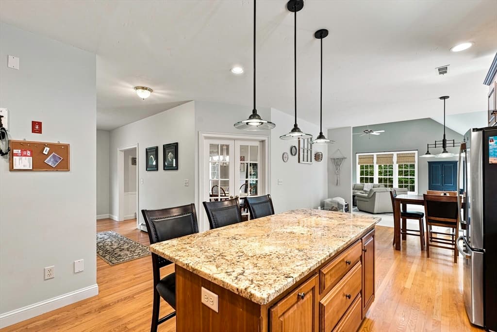 161 South St, Upton MA 01568 photo 9