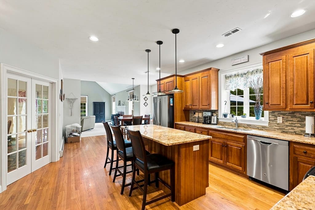 161 South St, Upton MA 01568 photo 10