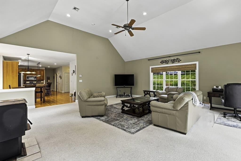 161 South St, Upton MA 01568 photo 14