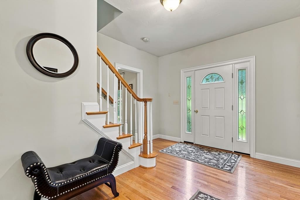 161 South St, Upton MA 01568 photo 4