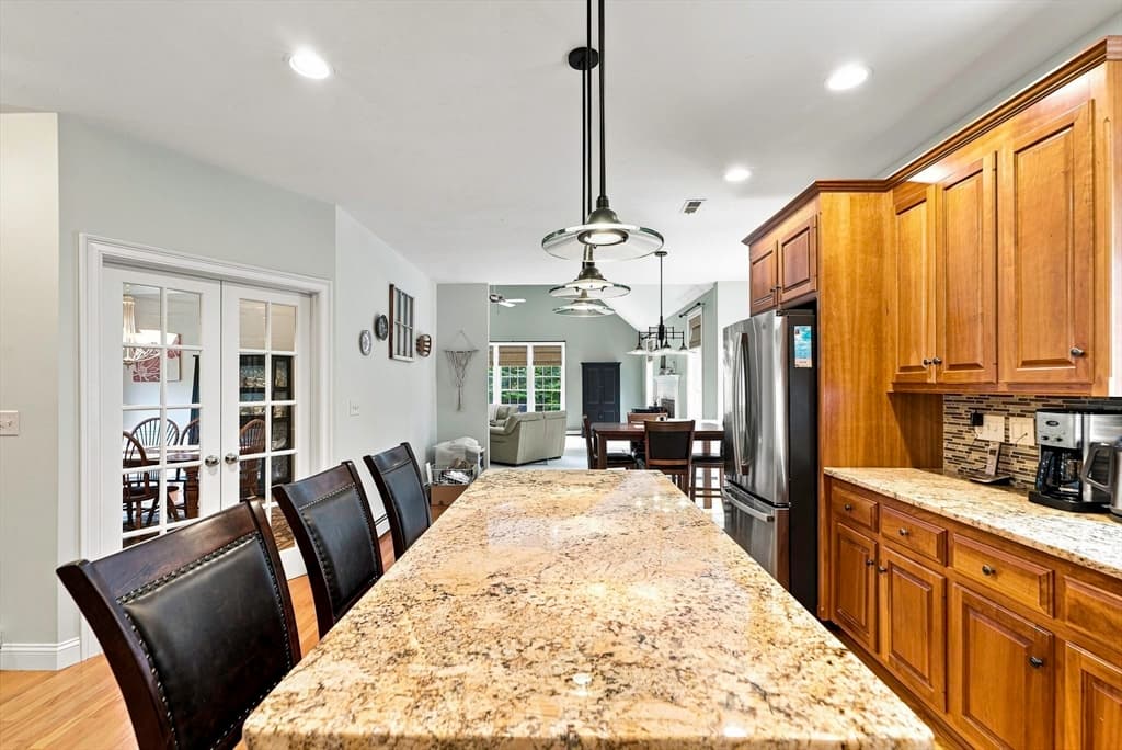 161 South St, Upton MA 01568 photo 8