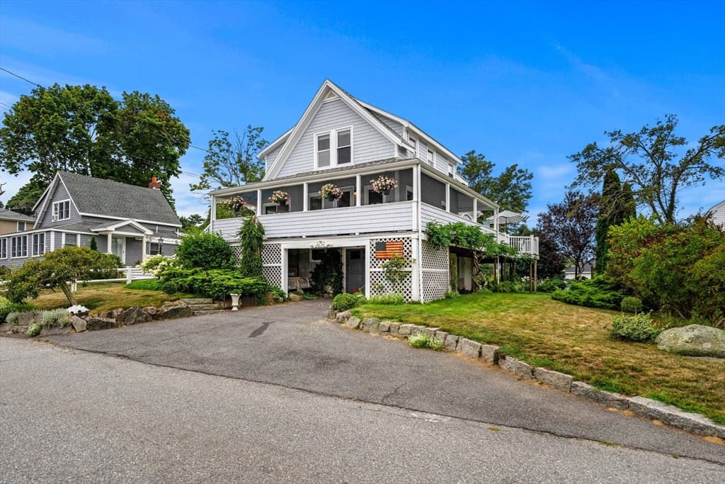 13 Riverside Rd, Gloucester MA 01930