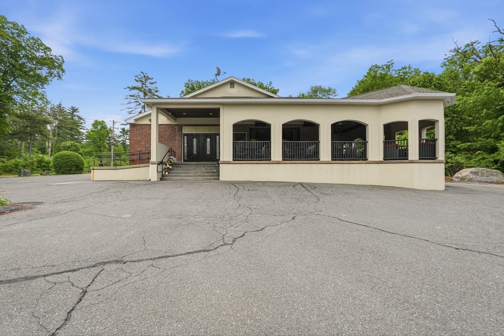 1426-1428 Center St, Ludlow MA 01056