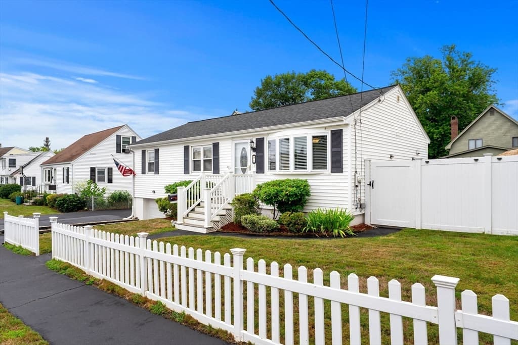 6 Haskell Pl, Peabody MA 01960 photo 2