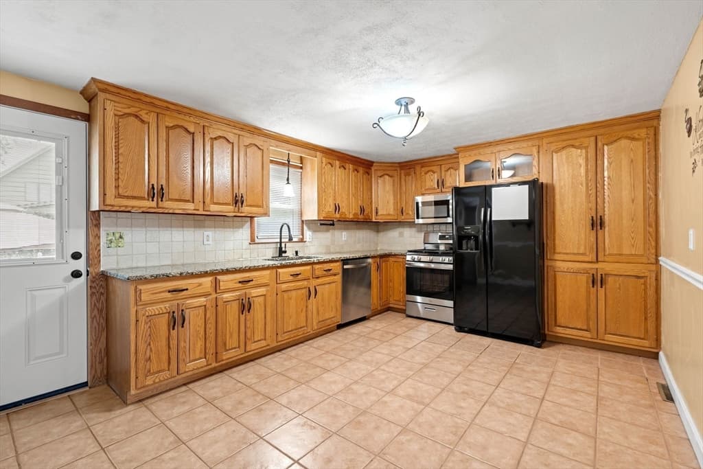 6 Haskell Pl, Peabody MA 01960 photo 6