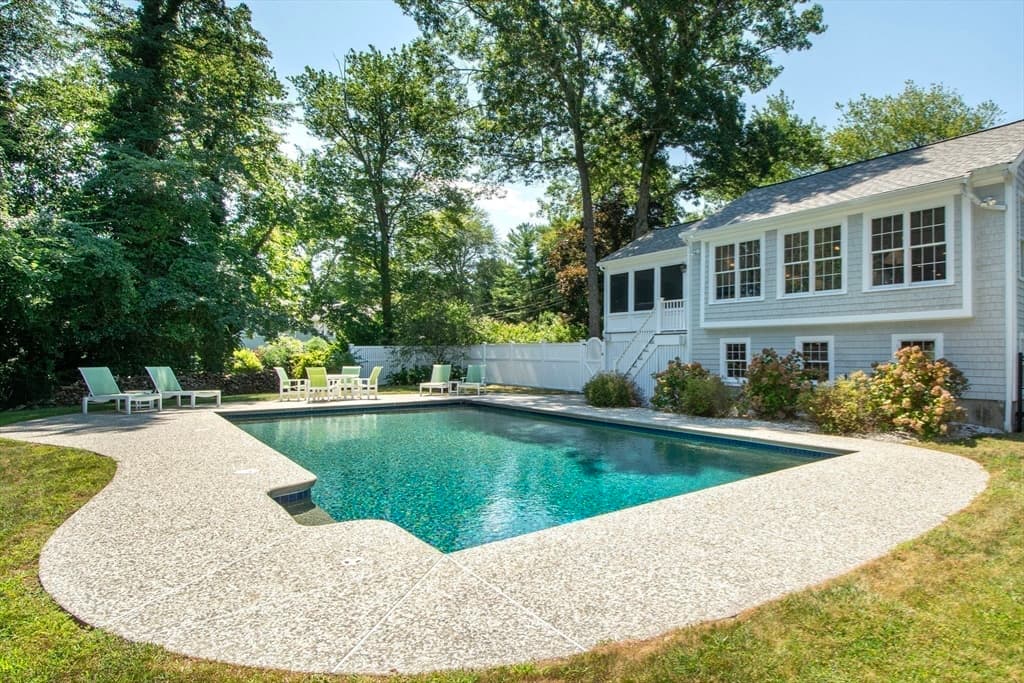 39 Ledgewood Dr, Cohasset MA 02025 photo 3