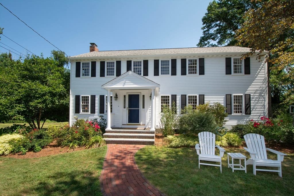 39 Ledgewood Dr, Cohasset MA 02025